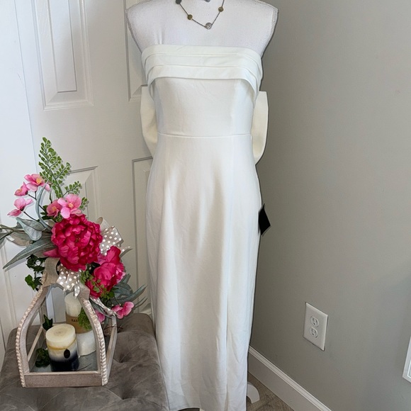 NWT- Strapless White Bow Dress with left side Slit - Picture 1 of 5